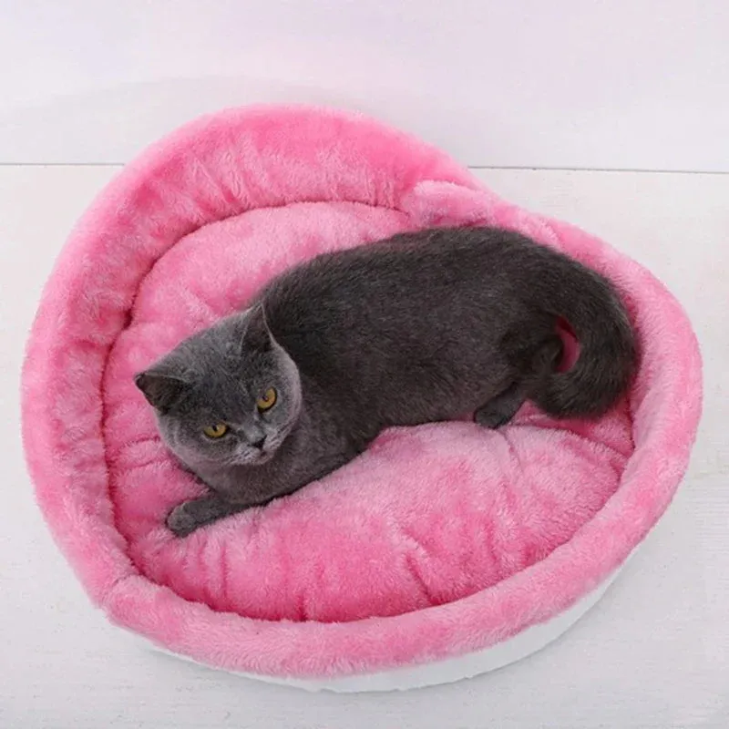 Pat and Pet Emporium | Pet Beds | Heart-Shaped Dog Cats Nest