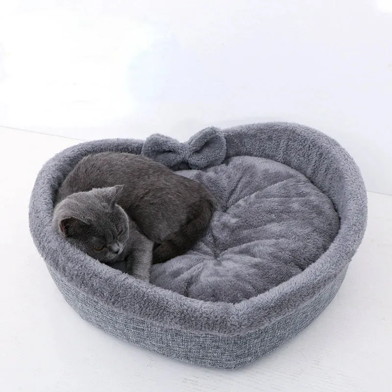 Pat and Pet Emporium | Pet Beds | Heart-Shaped Dog Cats Nest