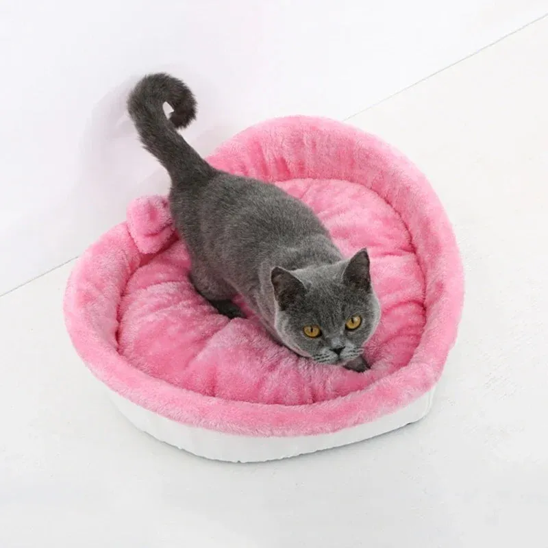 Pat and Pet Emporium | Pet Beds | Heart-Shaped Dog Cats Nest