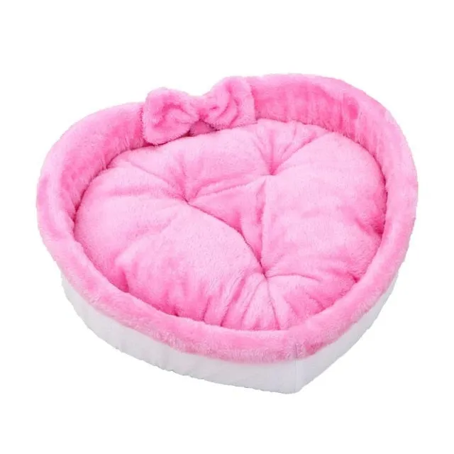 Pat and Pet Emporium | Pet Beds | Heart-Shaped Dog Cats Nest