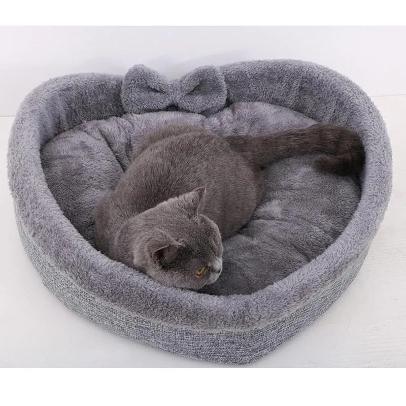 Pat and Pet Emporium | Pet Beds | Heart-Shaped Dog Cats Nest